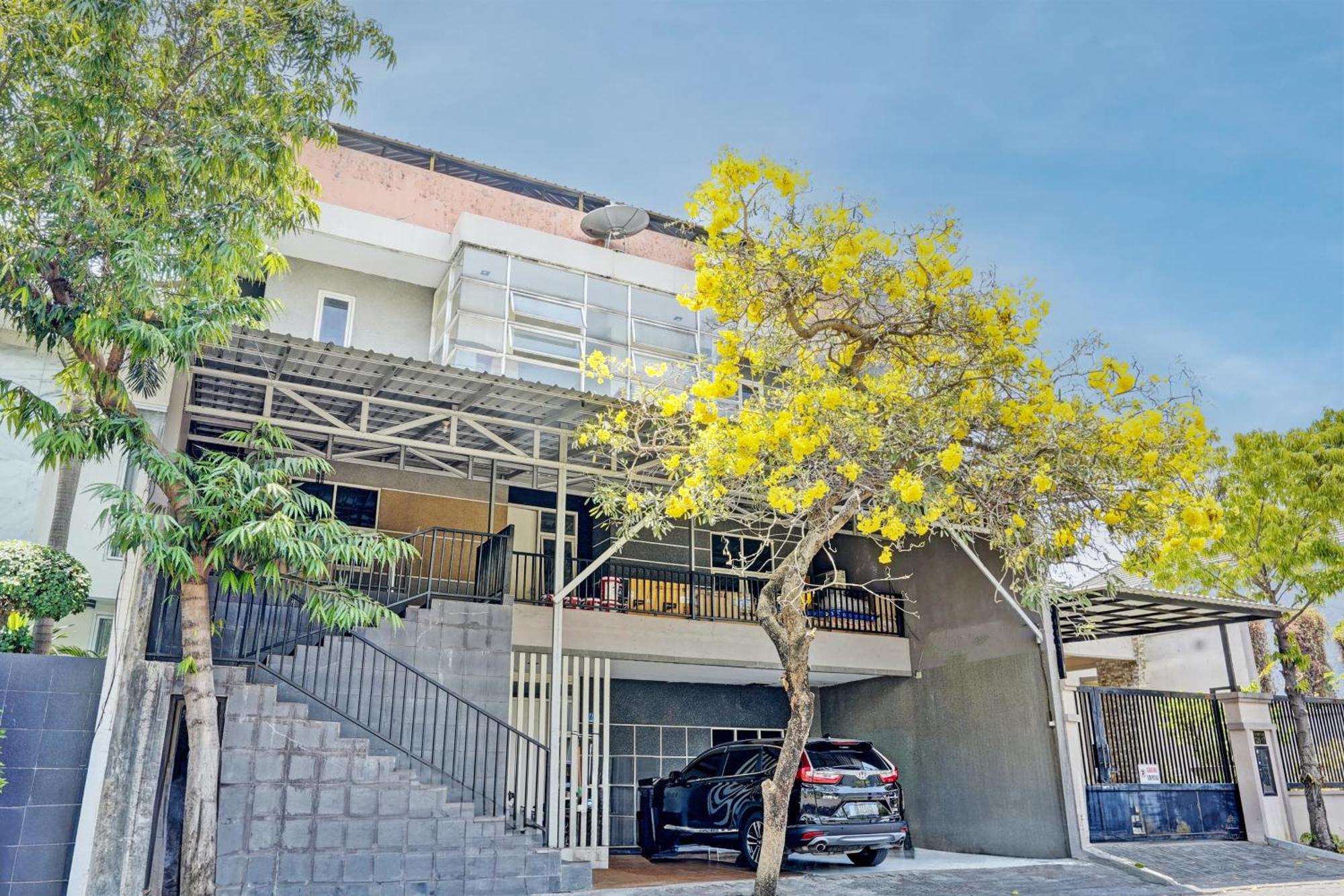 Oyo 93112 Garden Homestay 3 Merlion Surabaya Exterior foto